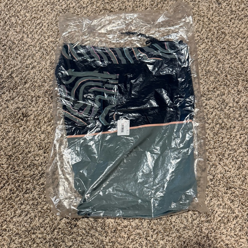 Billabong Black and Green Airlite Patterned Board Shorts - Picture 7 of 7